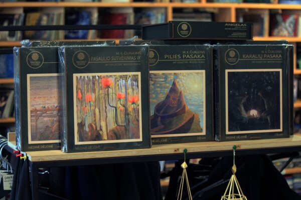 Delione pasaulio sutverimas m.k.ciurlionis is medzio